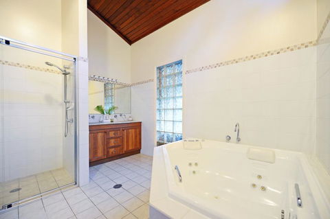 Diggers Beach Surf House - Queensland Tourism 2