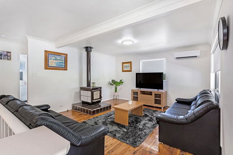 Dirigeree Street, 4 - Queensland Tourism 0