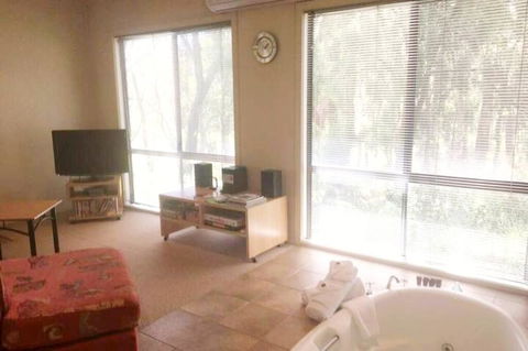 Do You Have To Self Isolate Do It In Peace & Tranquility - QLD Tourism 1