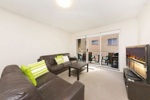 Dolphin Court 1/48 North Street - QLD Tourism 2