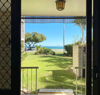 Dolphin View on South Esplanade - QLD Tourism