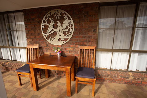 Donald Motor Lodge - QLD Tourism 1