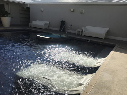 Dover Motel - QLD Tourism 1