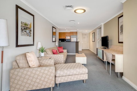 DREAM HARBOUR VIEW 2 BRM // GYM, POOL And PARKING - QLD Tourism 3