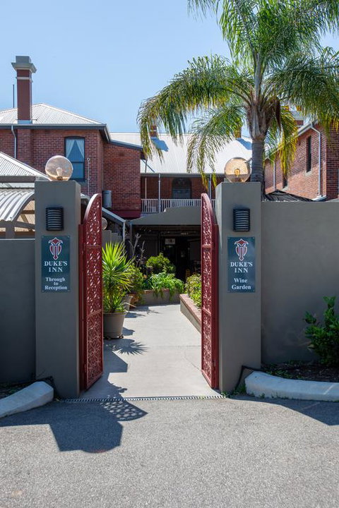 Duke's Inn - QLD Tourism 3