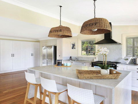 Duncraig House - Open Fireplace, Spa, Pet Friendly - QLD Tourism 3