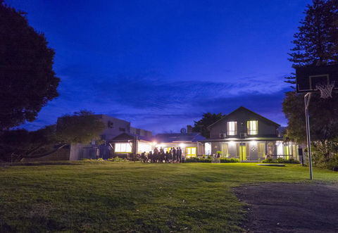 Dunsborough Beachouse YHA - Queensland Tourism 2