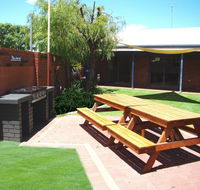 Dunsborough Inn Backpackers - Queensland Tourism