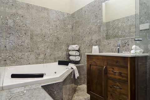 Eagle Foundry Bed & Breakfast - Queensland Tourism 1