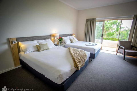 Eagle Heights Mountain Resort - Queensland Tourism 3
