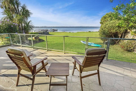 Eagle Point Getaway - Waterfront Serenity! - Queensland Tourism 0