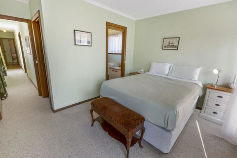 Eagle Point Getaway - Waterfront Serenity! - Queensland Tourism 2