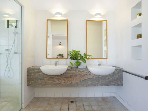 EAST COAST ESCAPES - Lighthouse Studio - QLD Tourism 3