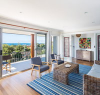 Easy Living at 14 Daphne Street - QLD Tourism