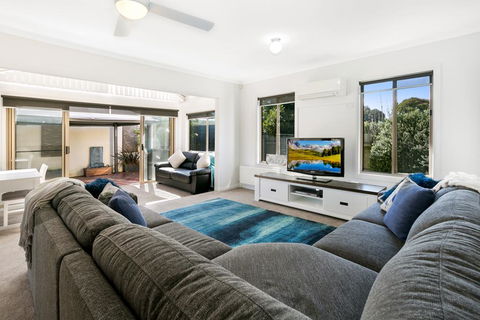 Easy Living Rosebud - QLD Tourism 0