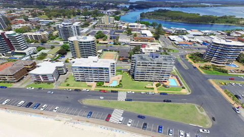 Ebbtide 38 - On The Beach! - QLD Tourism 1