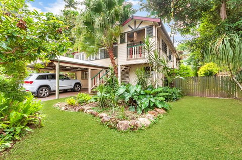 Edge Hill Holiday Home / Cairns - QLD Tourism 0
