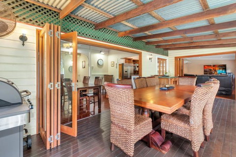 Edge Hill Holiday Home / Cairns - QLD Tourism 3