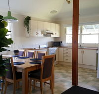 Edward Lane Apt3 - Queensland Tourism
