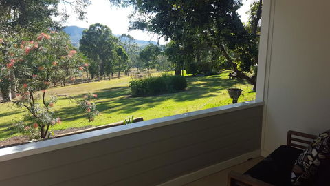 Elfin Hill Vineyard Accommodation - Queensland Tourism 3