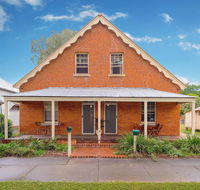 Eliza 1875 Red Brick Duplex Townhouse - QLD Tourism