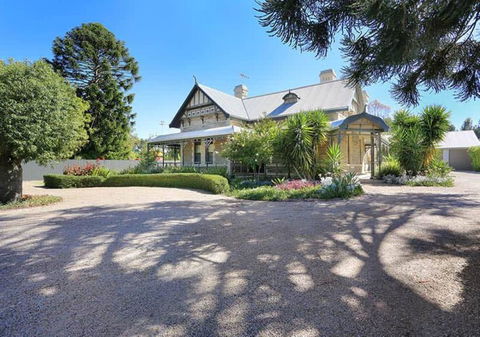 Elizabeth House - Queensland Tourism 1