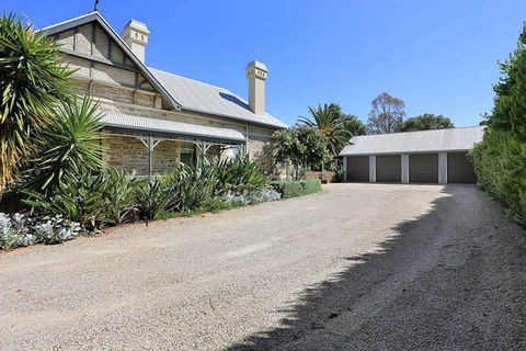 Elizabeth House - Queensland Tourism 2