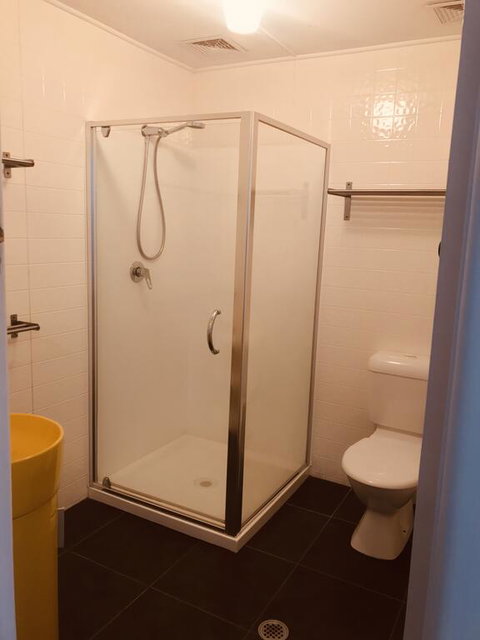 Ella May Holiday Flats - QLD Tourism 3