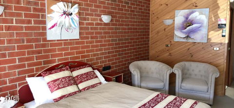 Elms Motor Inn - QLD Tourism 1