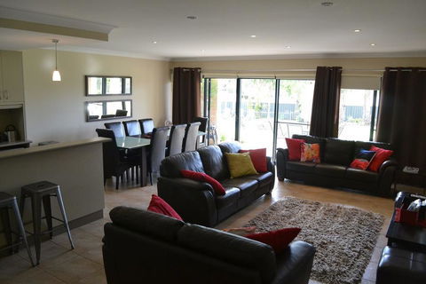 ELSINOR Townhouse 8 Mulwala - QLD Tourism 2