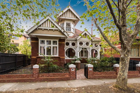 Elwood Eclectic Gem - QLD Tourism 0