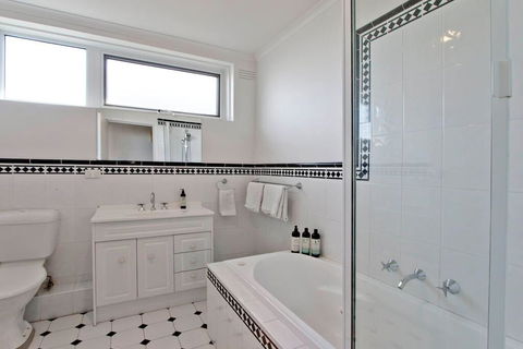 Elwood Seaside 2 Bed Retreat - QLD Tourism 3