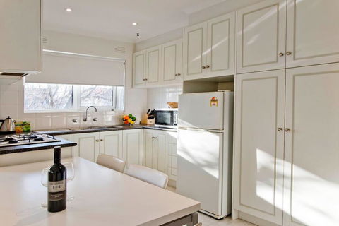 Elwood Seaside 2 Bed Retreat - QLD Tourism 1