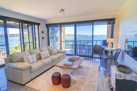 Elysium Lakehouse - QLD Tourism 3