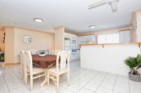 Enjoy Sunsets And Waterviews From Your Private Balcony - QLD Tourism 2