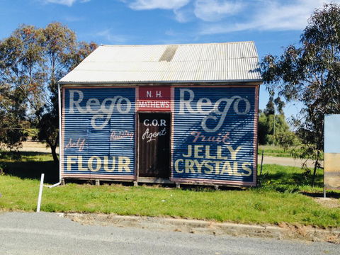 Eureka Hotel / Rainbow Brewery - QLD Tourism 2
