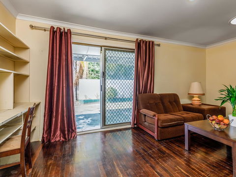 Exclusive Handy Holiday House - Queensland Tourism 1