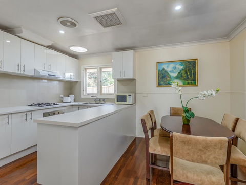 Exclusive Handy Holiday House - Queensland Tourism 3