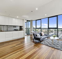 Executive City-centre Apartment with Parking - Queensland Tourism