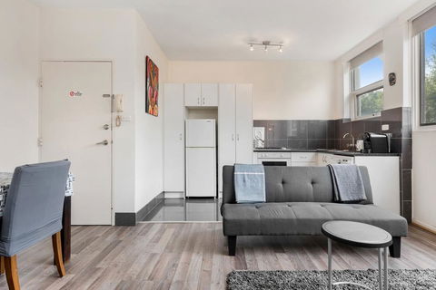 Explore Melbourne From A Convenient South Yarra Pad - QLD Tourism 3