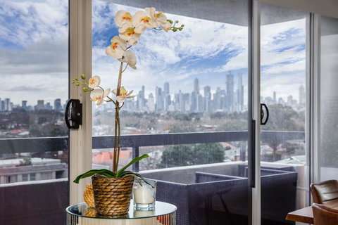 Exquisite 2 Bed Apartment With Beach & City Views - QLD Tourism 2