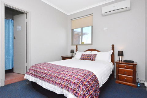 Eyre Hotel - QLD Tourism 0