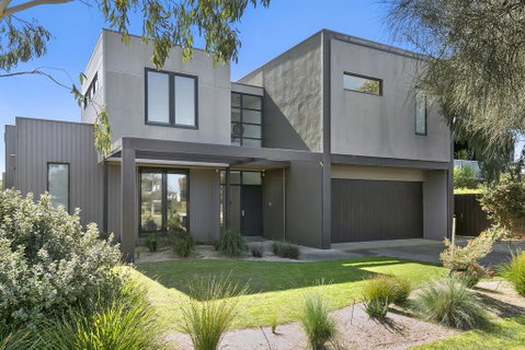 Fabulous Home - Families Only - QLD Tourism 1