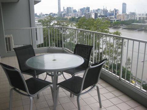 Fairthorpe Apartments - QLD Tourism 3