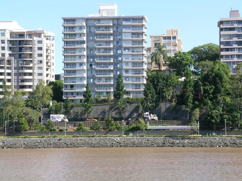 Fairthorpe Apartments - QLD Tourism 0