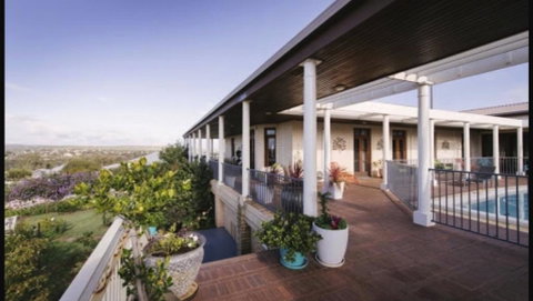 Fairway Manor Accomodation - QLD Tourism 0