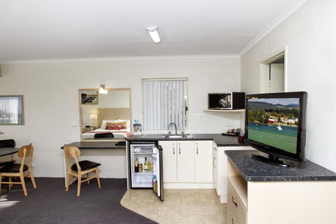 Fairway Motor Inn - QLD Tourism 0