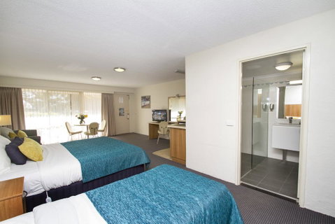 Fairway Motor Inn - QLD Tourism 1