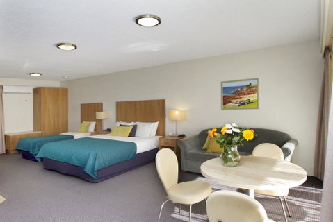 Fairway Motor Inn - QLD Tourism 3