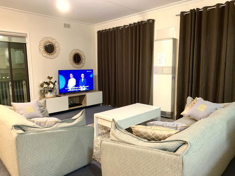 Family Home In Prime Location Melbourne - Queensland Tourism 1